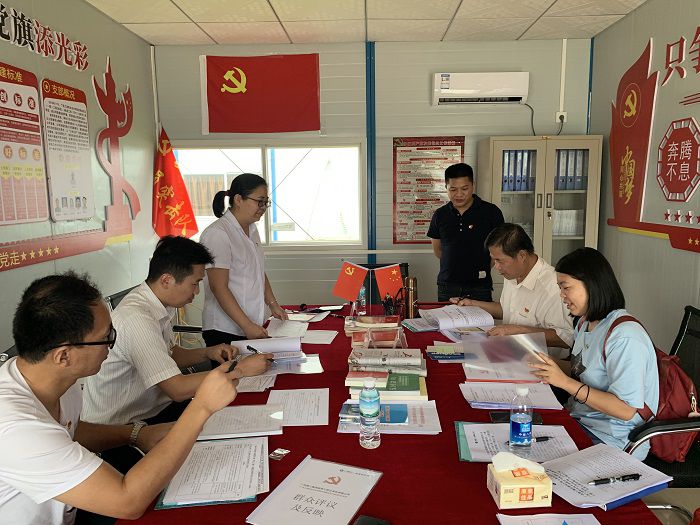 查抄资料现场。蔡怡灵 摄.jpg