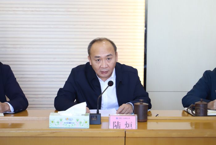 陆烜通报集团会议心灵。郑诗宝 摄.jpg