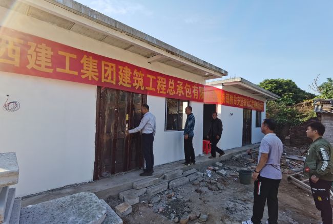 调研组调查现场1。林磊 摄.jpg
