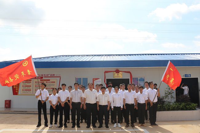 合影留想。张钊林 摄（建图）.jpg