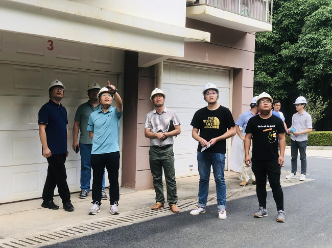查抄现场。陈晓赟 摄（建图）.png