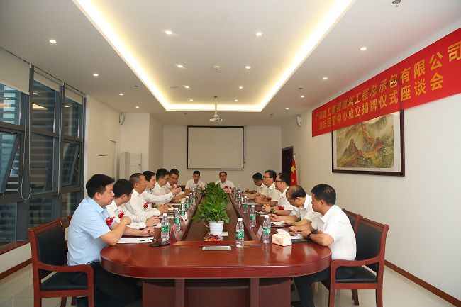座谈会现场。杨桂峰 摄（建图）.jpg