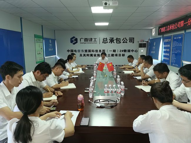 上党课现场。韦文 摄（建图）.jpg