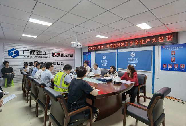 张强在龙胤银滩天机项目召开安全查抄总结会。李玲玲 摄（建图).jpg