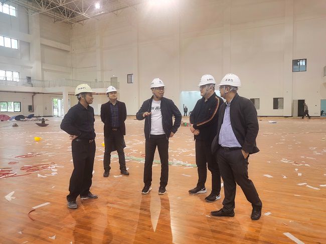 现场领导工作。刘博群 摄（建图）.jpg