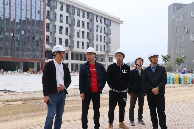 陈祖训到交院项目查抄领导。 周煜川 摄（建图）.jpg