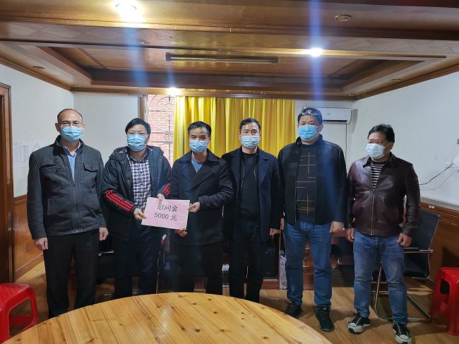慰问合影。莫光富 摄（建图）.jpg