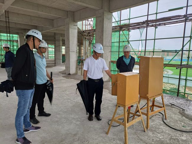 邓少新带队到广西工业职业技术学院项目查抄。龙兆开 摄（建图）.jpg