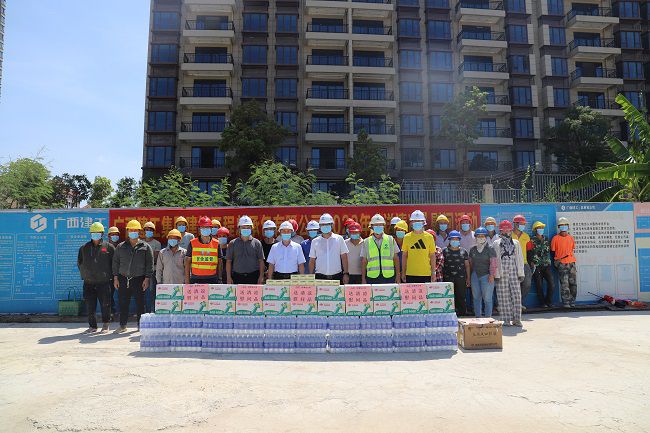 活动合影。杨钰 摄（建图）.jpg