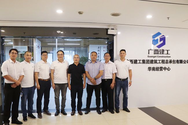 合影留想。周煜川 摄（建图）.jpg