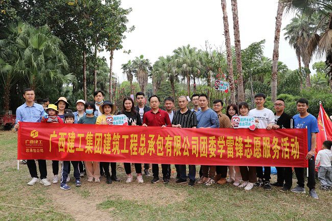 参与活动的职工合影。林成斌 摄（建图）.jpg