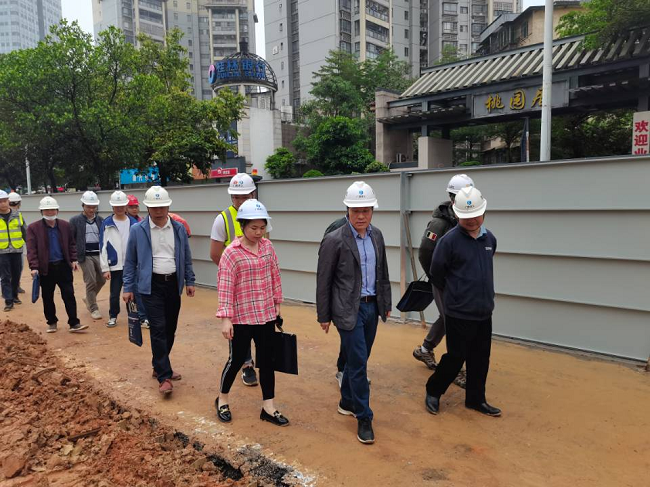 查抄现场。卢丽君 摄（建图）.png