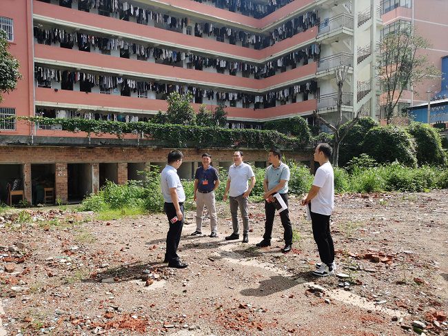 调研现场。卢芳 摄（建图）.jpg