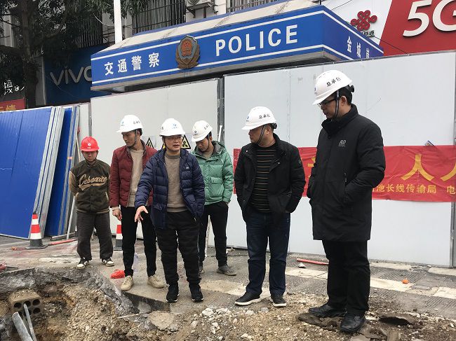 项目查抄现场。李挺 摄（建图）.jpg