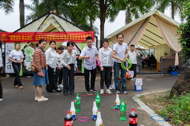 套圈现场。郭奎君 摄.jpg