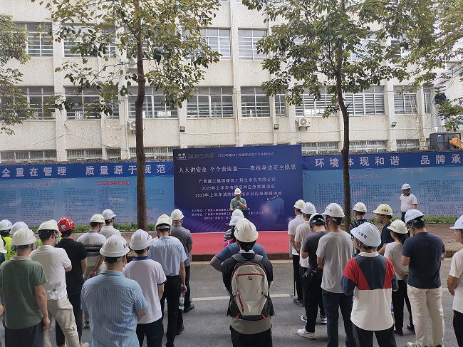 莫志元做演练带头和颁发演练起头；票ι 摄（建图）.jpg